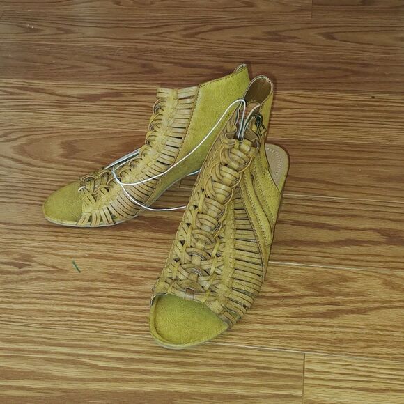 Charming Charlie Tan Tahlia Boho bohemian peep toe weaved booties heels Sz 8 NWT - Picture 1 of 8